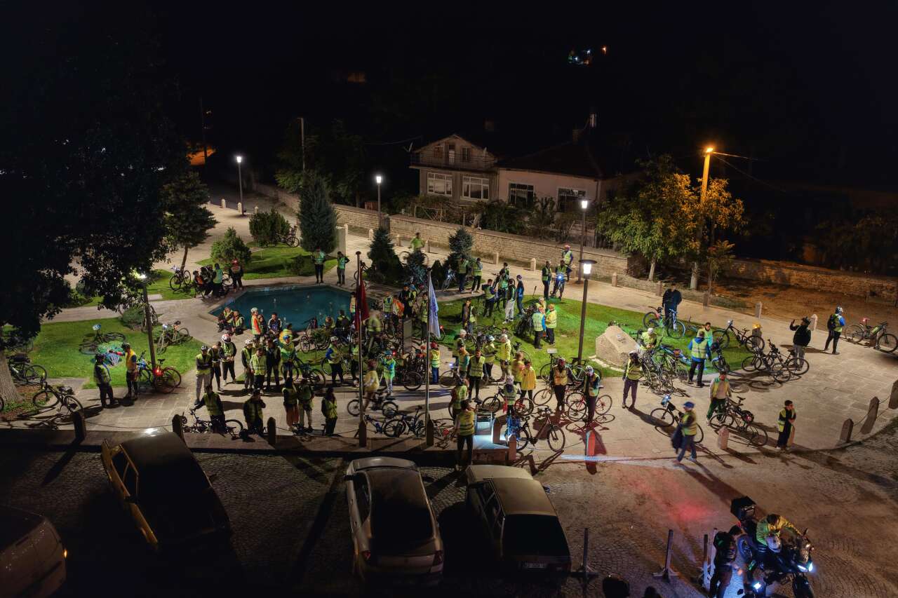 Konya’da pazartesi akşamlarının yeni geleneği! Yüzlerce yıllık tarihe pedal çevirdiler 8